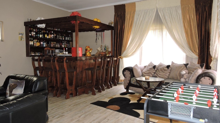 4 Bedroom Property for Sale in Faerie Glen Gauteng