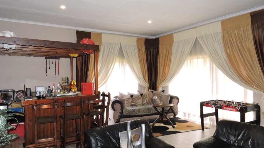 4 Bedroom Property for Sale in Faerie Glen Gauteng