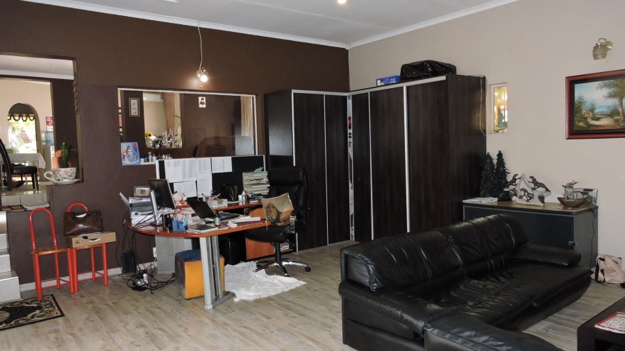 4 Bedroom Property for Sale in Faerie Glen Gauteng