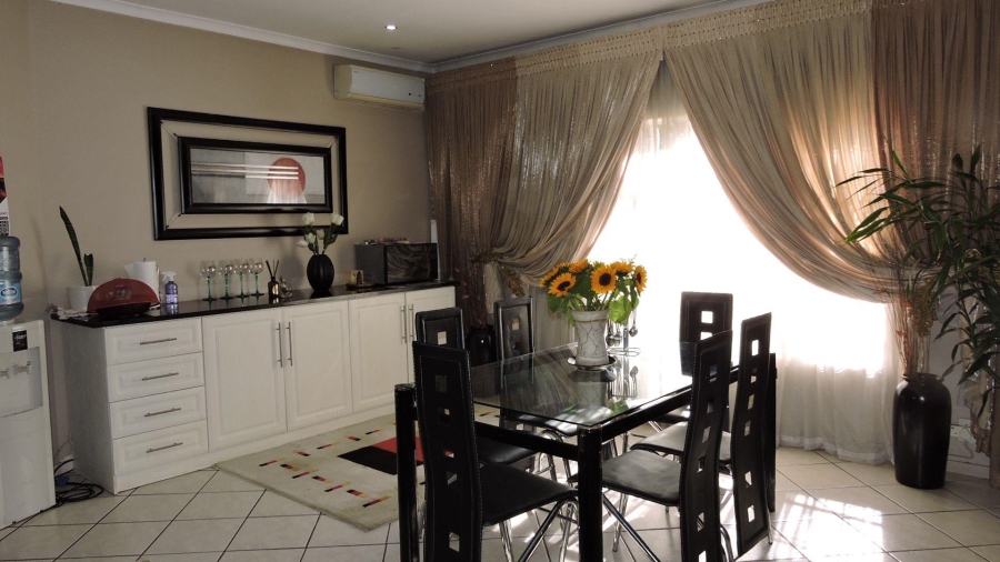 4 Bedroom Property for Sale in Faerie Glen Gauteng