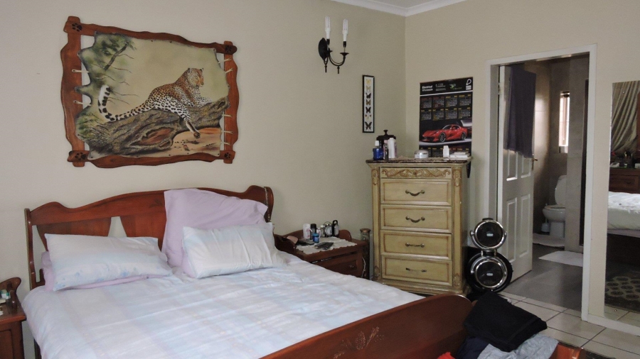 4 Bedroom Property for Sale in Faerie Glen Gauteng