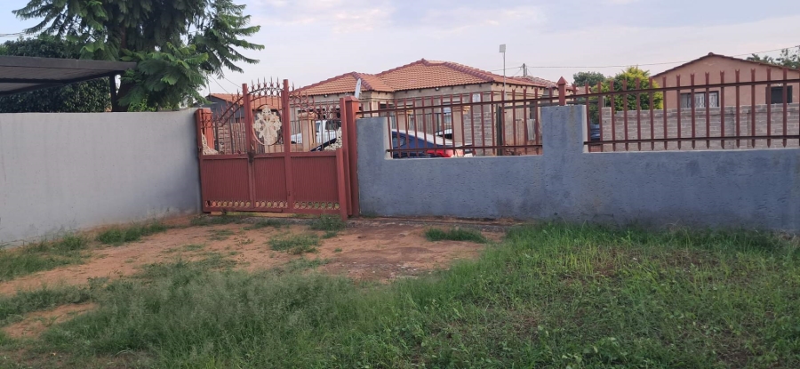 7 Bedroom Property for Sale in Soshanguve Gauteng