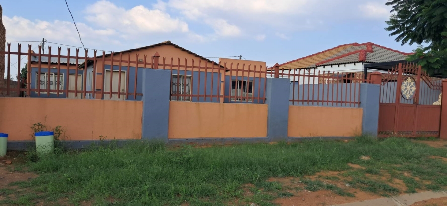 7 Bedroom Property for Sale in Soshanguve Gauteng