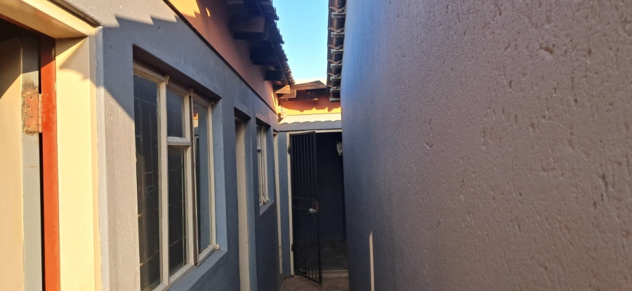 7 Bedroom Property for Sale in Soshanguve Gauteng