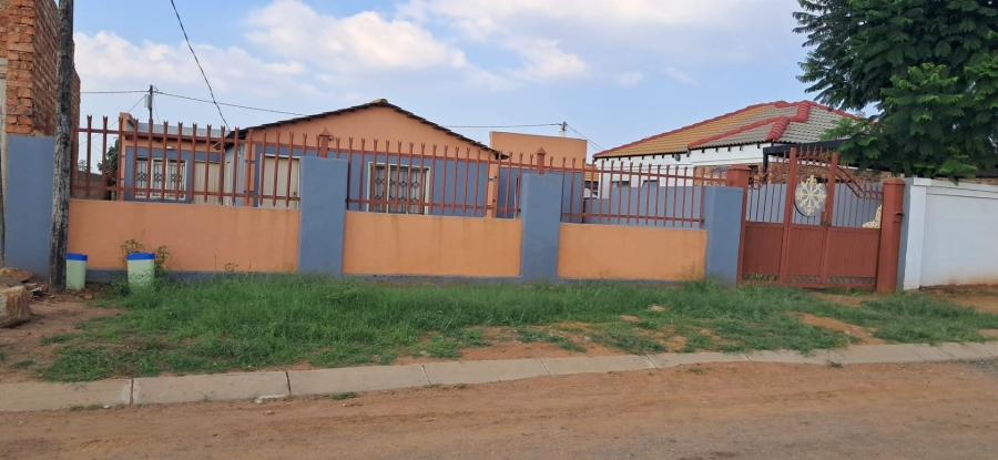 7 Bedroom Property for Sale in Soshanguve Gauteng