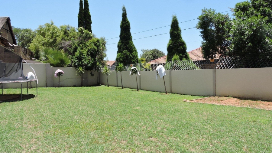 5 Bedroom Property for Sale in Moreleta Park Gauteng