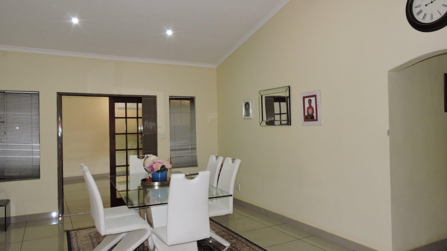 5 Bedroom Property for Sale in Moreleta Park Gauteng