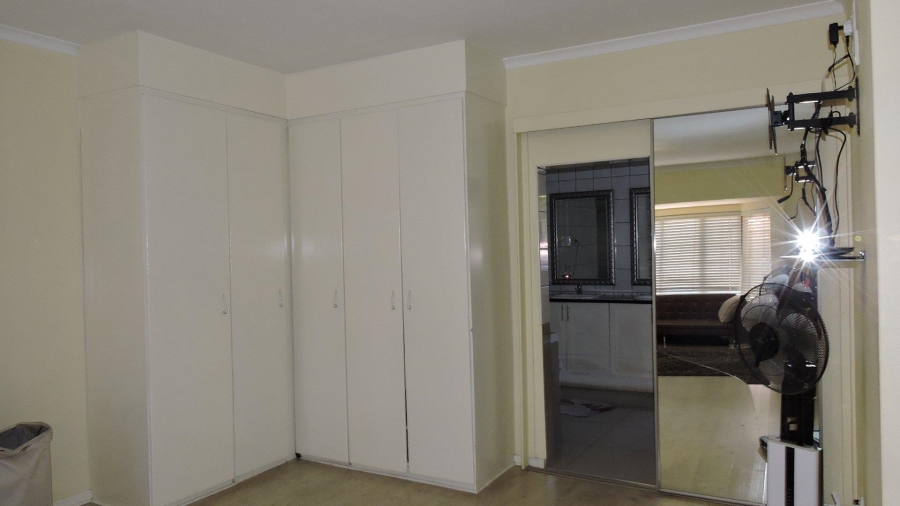 5 Bedroom Property for Sale in Moreleta Park Gauteng