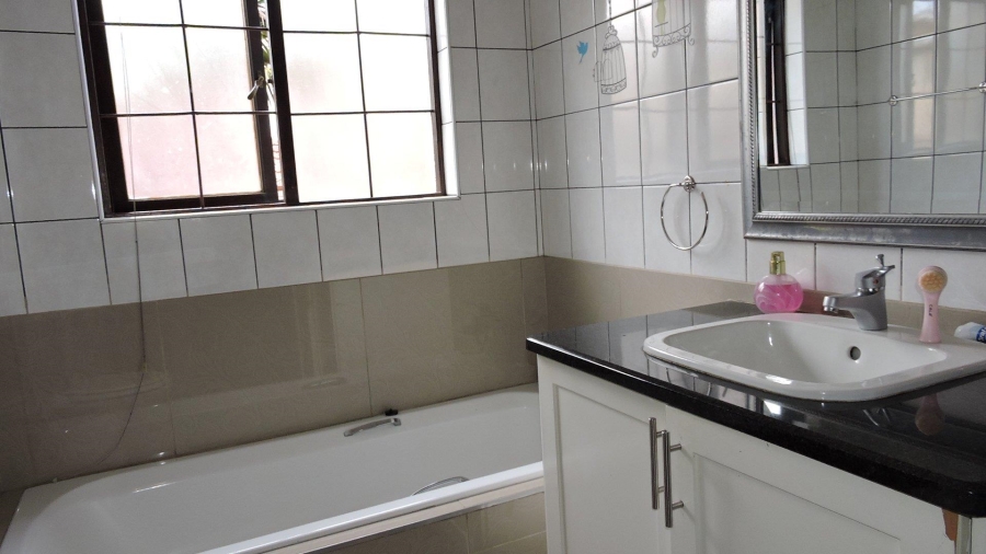 5 Bedroom Property for Sale in Moreleta Park Gauteng