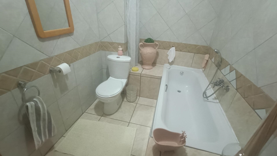 3 Bedroom Property for Sale in Bronberrick Gauteng