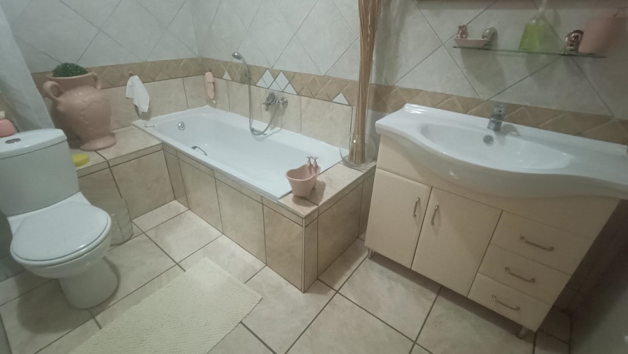 3 Bedroom Property for Sale in Bronberrick Gauteng