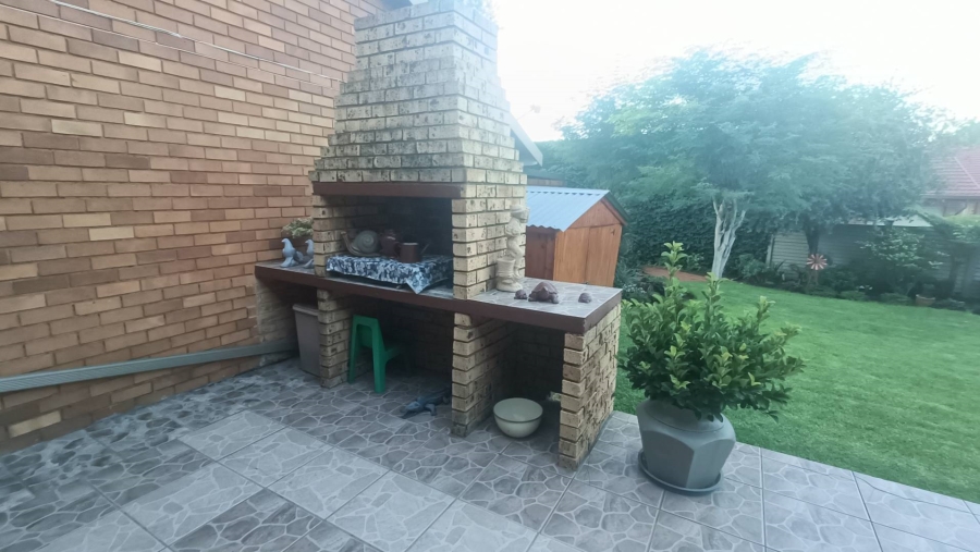 3 Bedroom Property for Sale in Bronberrick Gauteng