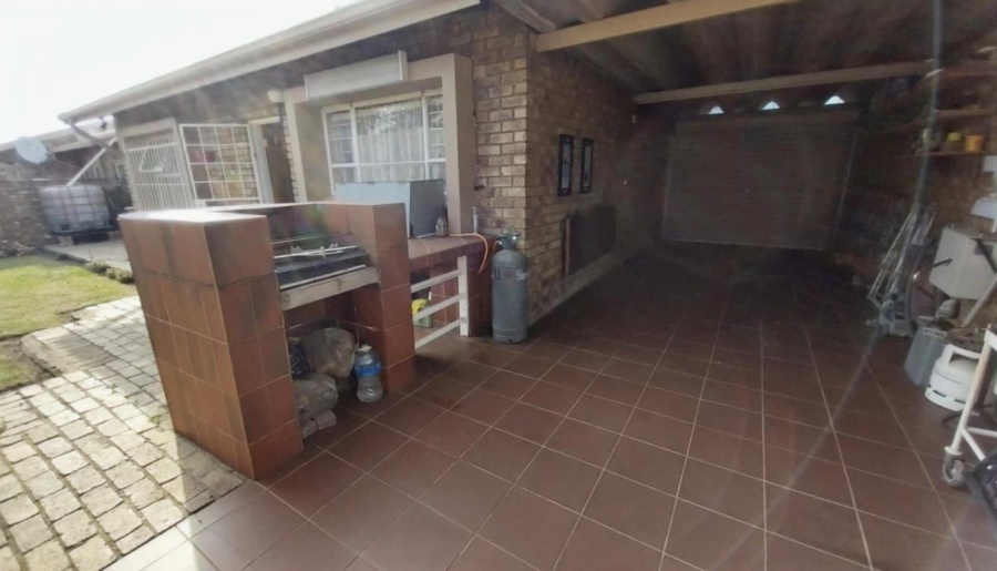 3 Bedroom Property for Sale in Brackendowns Gauteng