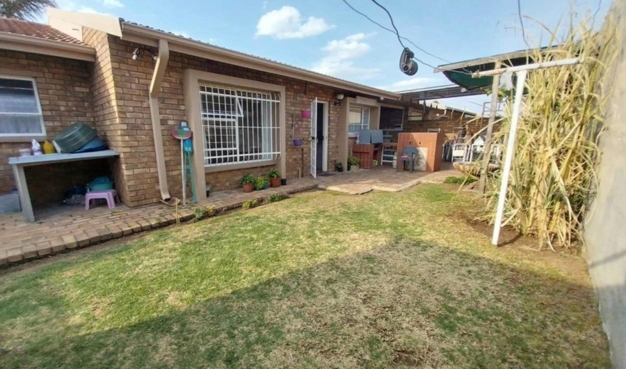 3 Bedroom Property for Sale in Brackendowns Gauteng