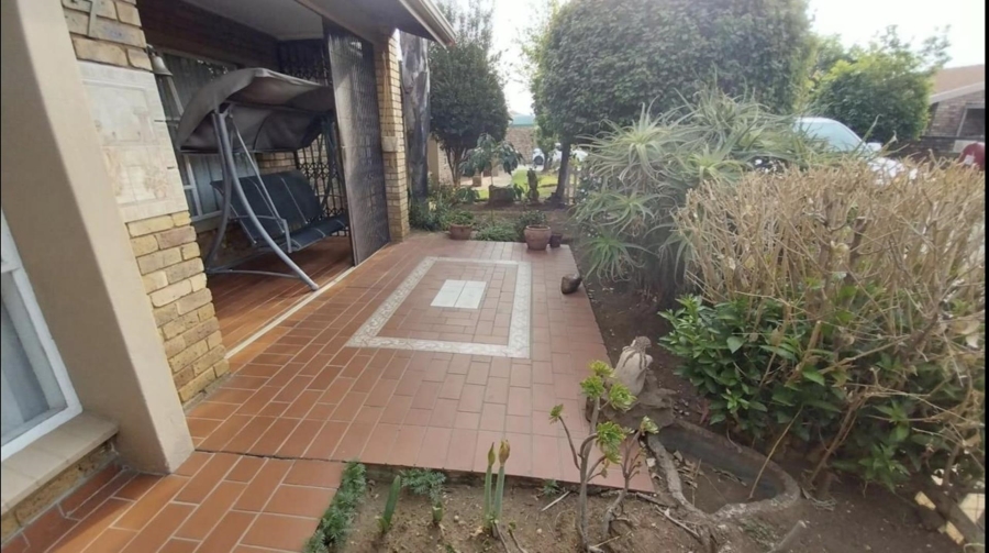 3 Bedroom Property for Sale in Brackendowns Gauteng