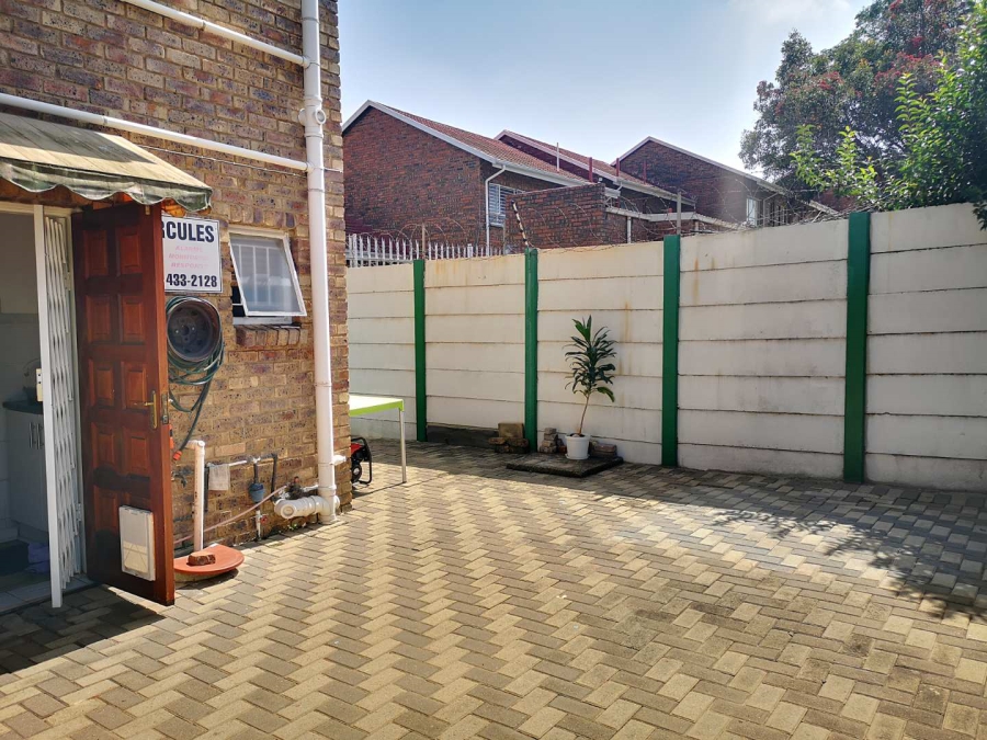 2 Bedroom Property for Sale in Lindbergh Park Gauteng