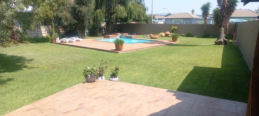 4 Bedroom Property for Sale in Brackenhurst Gauteng