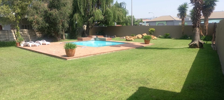 4 Bedroom Property for Sale in Brackenhurst Gauteng