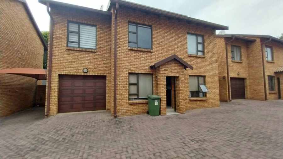 3 Bedroom Property for Sale in New Redruth Gauteng