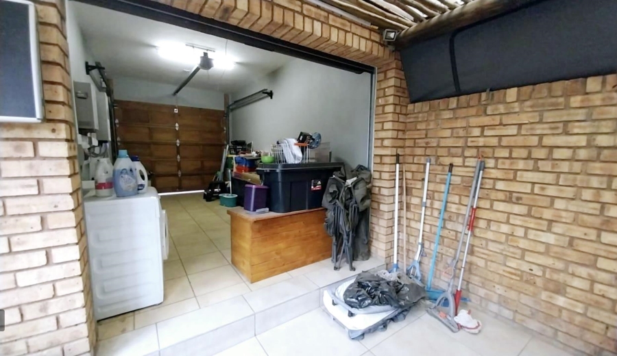 3 Bedroom Property for Sale in New Redruth Gauteng