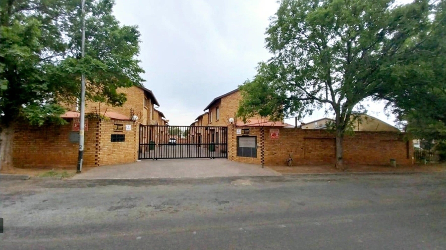 3 Bedroom Property for Sale in New Redruth Gauteng