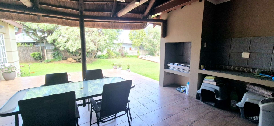 4 Bedroom Property for Sale in Brackenhurst Gauteng