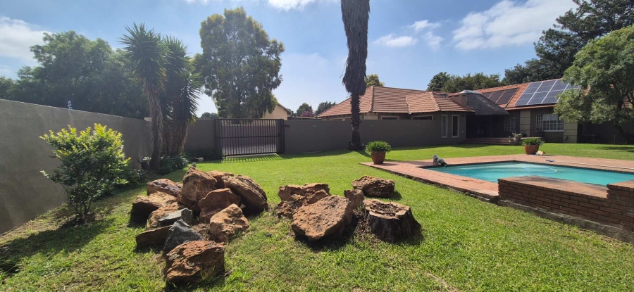 4 Bedroom Property for Sale in Brackenhurst Gauteng