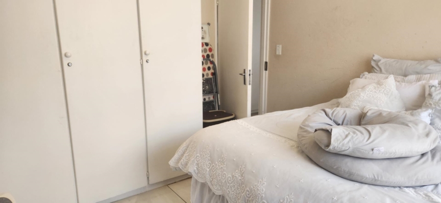 2 Bedroom Property for Sale in Linmeyer Gauteng