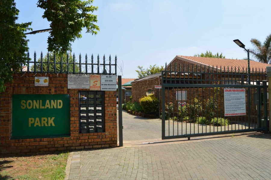 3 Bedroom Property for Sale in Brackendowns Gauteng