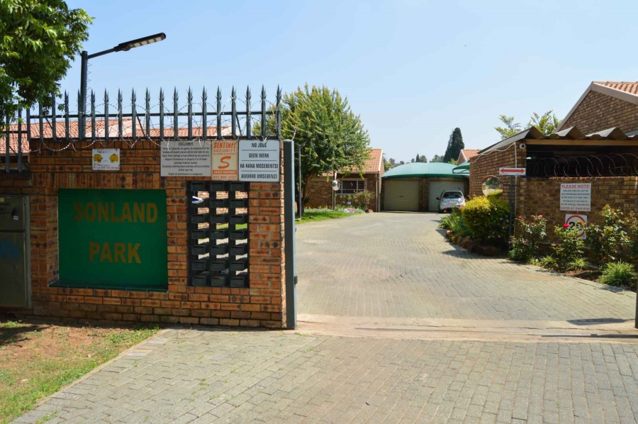 3 Bedroom Property for Sale in Brackendowns Gauteng