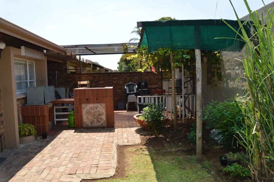 3 Bedroom Property for Sale in Brackendowns Gauteng