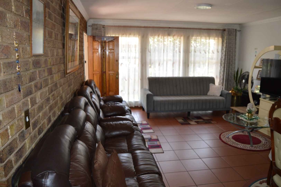 3 Bedroom Property for Sale in Brackendowns Gauteng