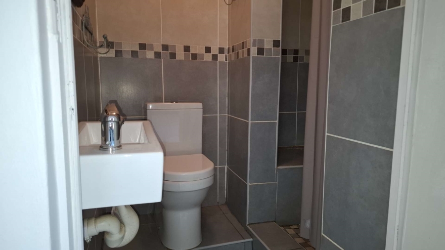 To Let 1 Bedroom Property for Rent in Brackenhurst Gauteng