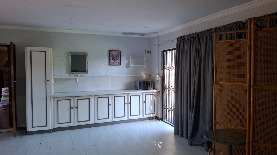 To Let 1 Bedroom Property for Rent in Brackenhurst Gauteng