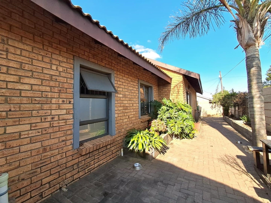 3 Bedroom Property for Sale in Raceview Gauteng