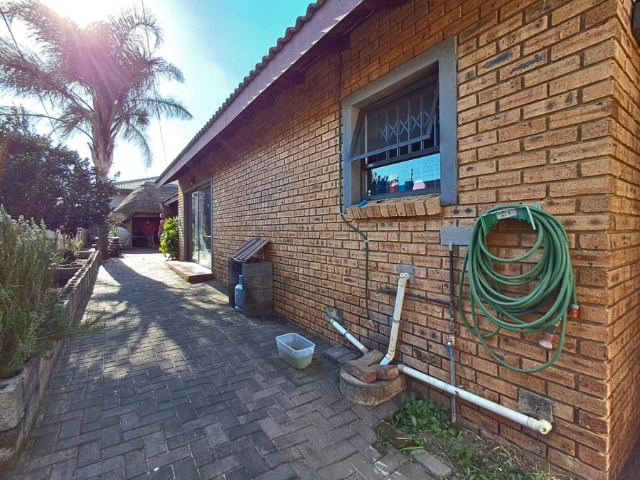 3 Bedroom Property for Sale in Raceview Gauteng