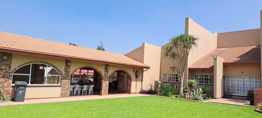 5 Bedroom Property for Sale in Brackenhurst Gauteng