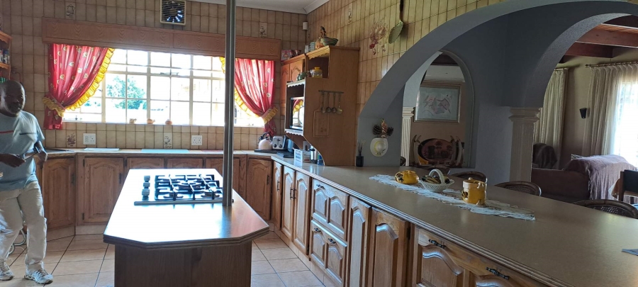 5 Bedroom Property for Sale in Brackenhurst Gauteng