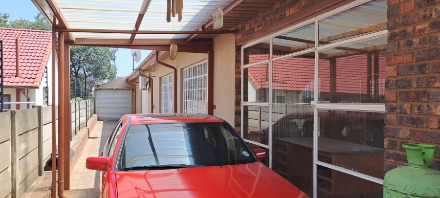 5 Bedroom Property for Sale in Brackenhurst Gauteng