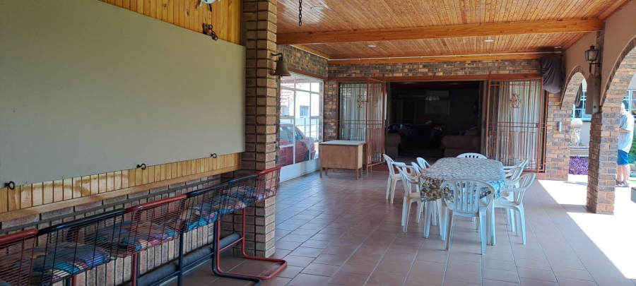 5 Bedroom Property for Sale in Brackenhurst Gauteng