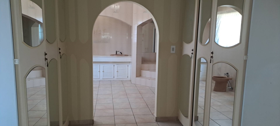 5 Bedroom Property for Sale in Brackenhurst Gauteng