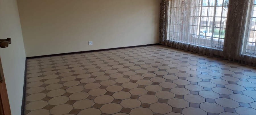 5 Bedroom Property for Sale in Brackenhurst Gauteng