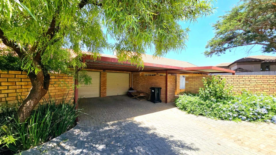 3 Bedroom Property for Sale in Equestria Gauteng