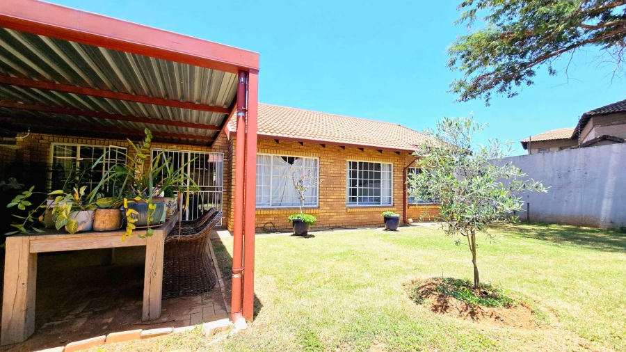 3 Bedroom Property for Sale in Equestria Gauteng