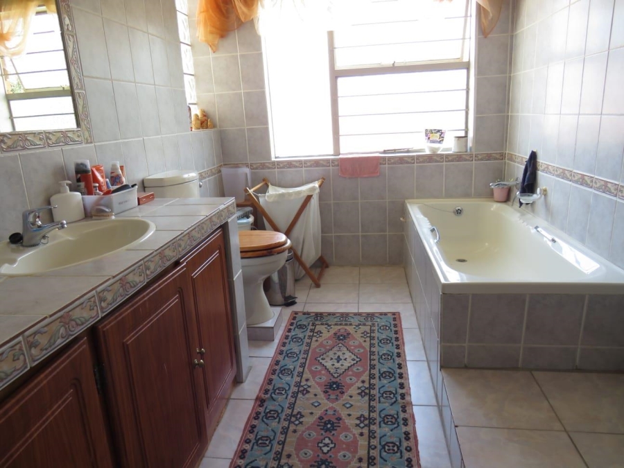 4 Bedroom Property for Sale in Edleen Gauteng