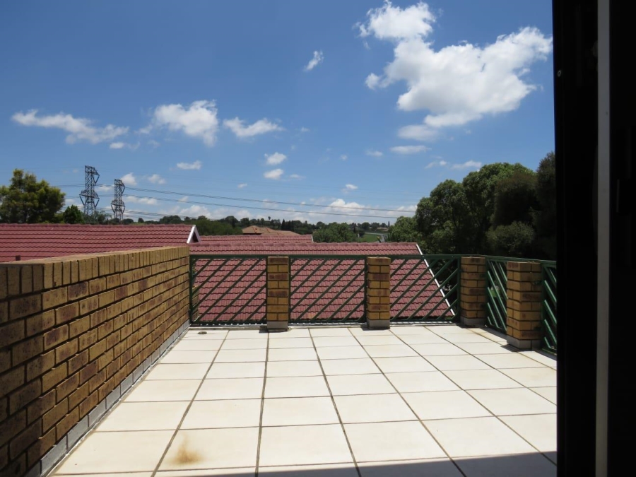 4 Bedroom Property for Sale in Edleen Gauteng