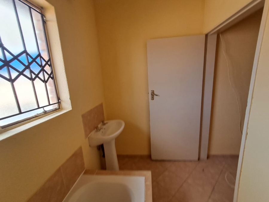 2 Bedroom Property for Sale in Olievenhoutbosch A H Gauteng