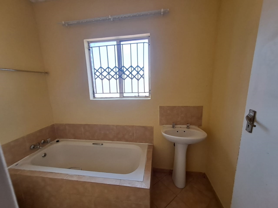 2 Bedroom Property for Sale in Olievenhoutbosch A H Gauteng