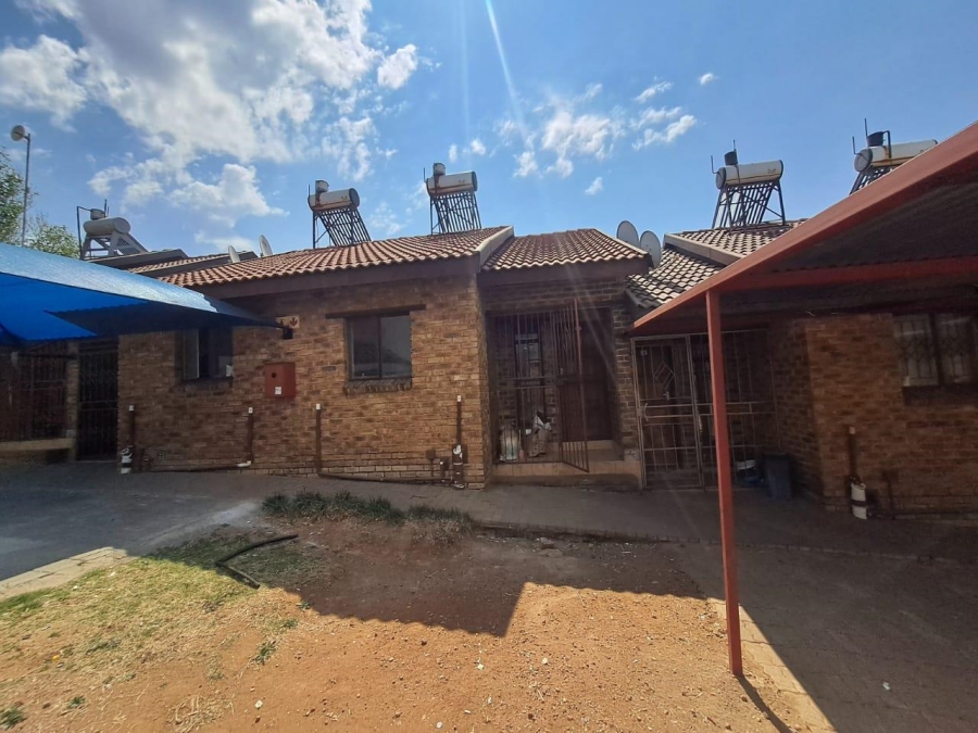 2 Bedroom Property for Sale in Olievenhoutbosch A H Gauteng