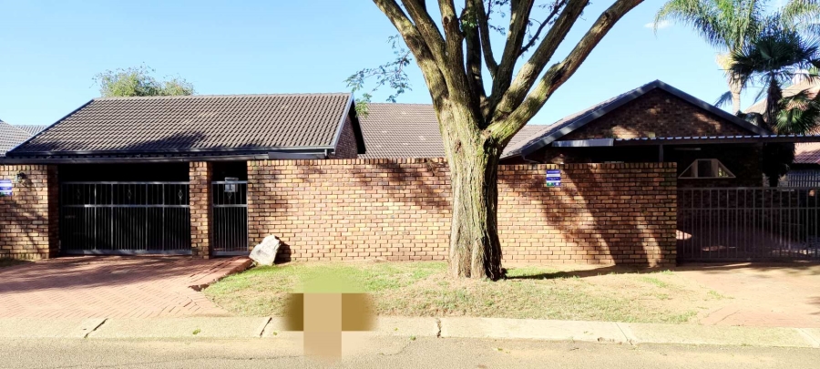 6 Bedroom Property for Sale in Erasmuskloof Gauteng